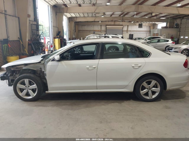2013 Volkswagen Passat 2.5l Se მანქანა იყიდება აუქციონზე, vin: 1VWBH7A39DC096893, აუქციონის ნომერი: 46023905