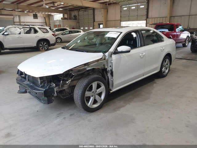 2013 Volkswagen Passat 2.5l Se მანქანა იყიდება აუქციონზე, vin: 1VWBH7A39DC096893, აუქციონის ნომერი: 46023905
