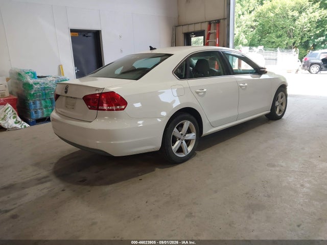 2013 Volkswagen Passat 2.5l Se მანქანა იყიდება აუქციონზე, vin: 1VWBH7A39DC096893, აუქციონის ნომერი: 46023905