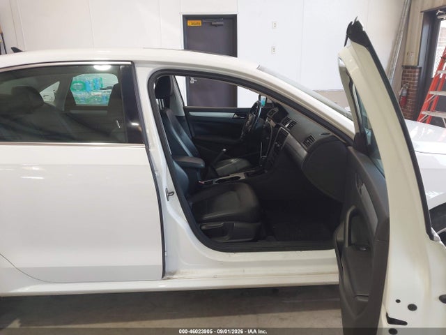 2013 Volkswagen Passat 2.5l Se მანქანა იყიდება აუქციონზე, vin: 1VWBH7A39DC096893, აუქციონის ნომერი: 46023905