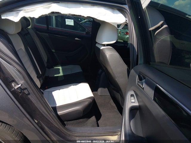 46023946 :رقم المزاد ، 3VWD17AJ0FM325314 vin ، 2015 Volkswagen Jetta 1.8t Sport مزاد بيع