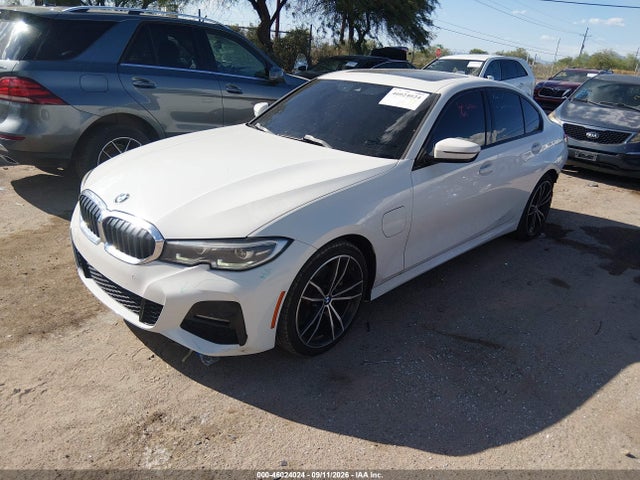 BMW 330e 2021 3MW5P7J01M8C12018 Image 2