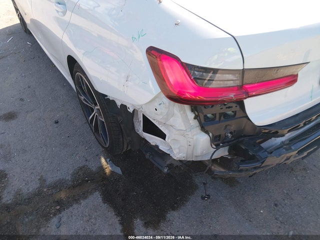 BMW 330e 2021 3MW5P7J01M8C12018 Image 6