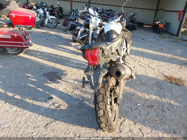 2011 Triumph Motorcycle Tiger 800/abs მანქანა იყიდება აუქციონზე, vin: SMTE05BF4BJ495421, აუქციონის ნომერი: 46024198