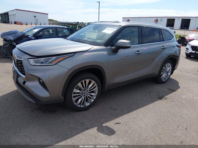 5TDKDRBH6SS594047 Toyota Highlander Platinum