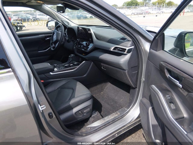 5TDKDRBH6SS594047 Toyota Highlander Platinum