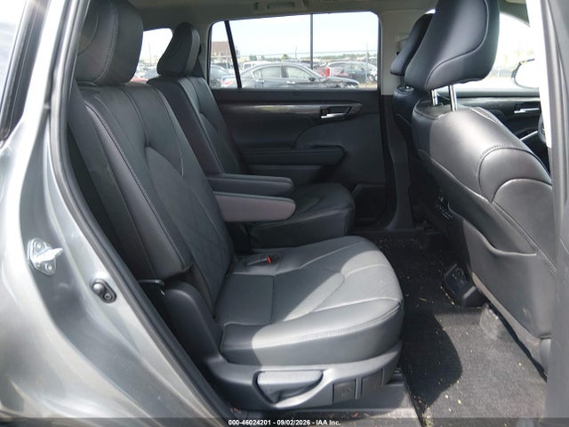 5TDKDRBH6SS594047 Toyota Highlander Platinum