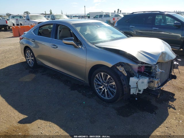 46024613 :رقم المزاد ، 58AD21B18LU012356 vin ، 2020 Lexus Es 300h مزاد بيع