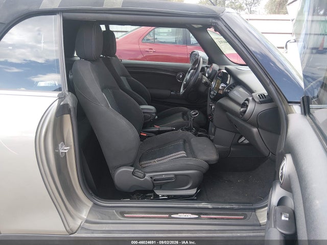 46024691 :رقم المزاد ، WMWWG5C54G3A83466 vin ، 2016 Mini Convertible Cooper مزاد بيع