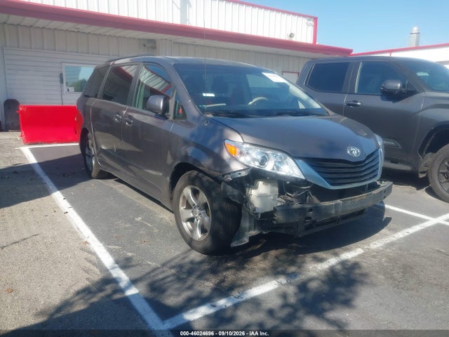46024696 :رقم المزاد ، 5TDKK3DC0BS122480 vin ، 2011 Toyota Sienna Le V6 مزاد بيع