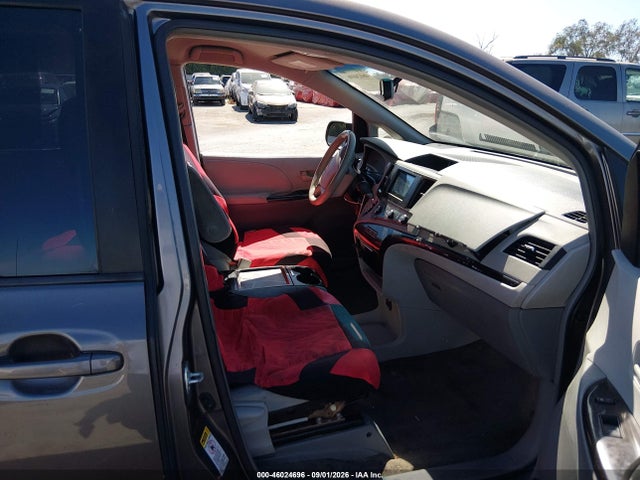 46024696 :رقم المزاد ، 5TDKK3DC0BS122480 vin ، 2011 Toyota Sienna Le V6 مزاد بيع