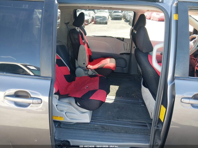 46024696 :رقم المزاد ، 5TDKK3DC0BS122480 vin ، 2011 Toyota Sienna Le V6 مزاد بيع