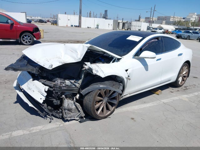 Tesla Model S 60/70/75/85 2016 5YJSA1E15GF159945 Image 2