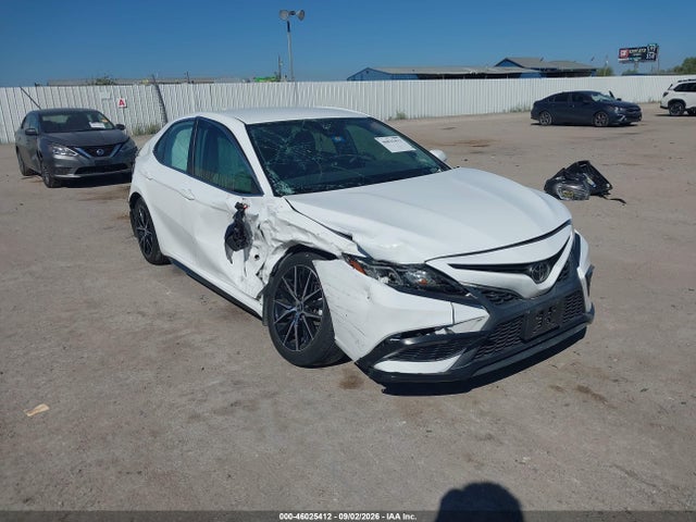 46025412 :رقم المزاد ، 4T1T11AK6NU015551 vin ، 2022 Toyota Camry Se مزاد بيع