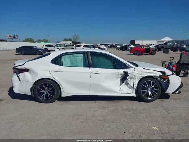 46025412 :رقم المزاد ، 4T1T11AK6NU015551 vin ، 2022 Toyota Camry Se مزاد بيع
