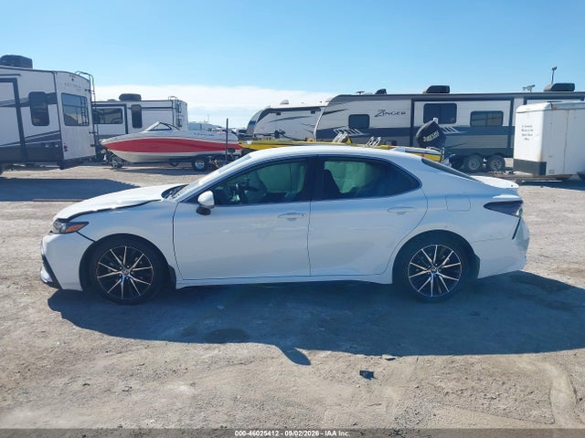 46025412 :رقم المزاد ، 4T1T11AK6NU015551 vin ، 2022 Toyota Camry Se مزاد بيع