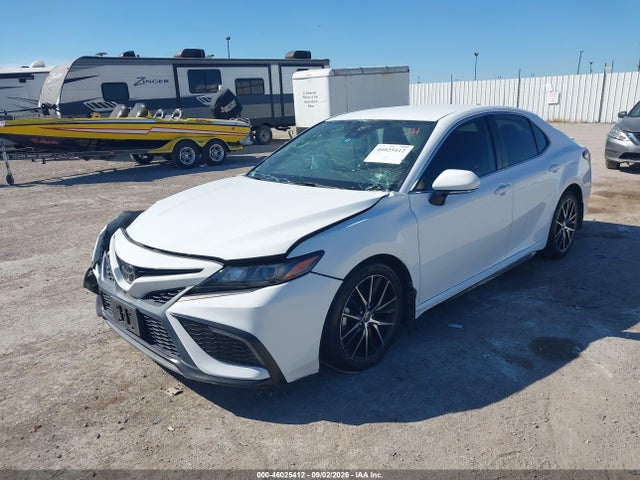 46025412 :رقم المزاد ، 4T1T11AK6NU015551 vin ، 2022 Toyota Camry Se مزاد بيع