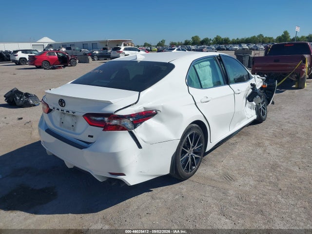 46025412 :رقم المزاد ، 4T1T11AK6NU015551 vin ، 2022 Toyota Camry Se مزاد بيع