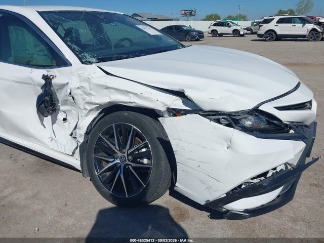 46025412 :رقم المزاد ، 4T1T11AK6NU015551 vin ، 2022 Toyota Camry Se مزاد بيع