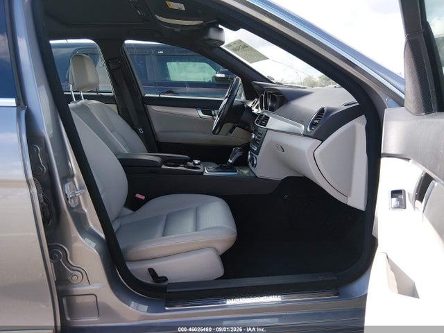 46025480 :رقم المزاد ، WDDGF4HB9EG253882 vin ، 2014 Mercedes-benz C 250 Sport مزاد بيع