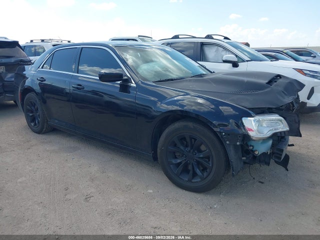 2015 Chrysler 300 Limited მანქანა იყიდება აუქციონზე, vin: 2C3CCAAG7FH792520, აუქციონის ნომერი: 46025686