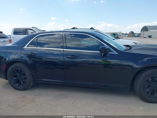 2015 Chrysler 300 Limited მანქანა იყიდება აუქციონზე, vin: 2C3CCAAG7FH792520, აუქციონის ნომერი: 46025686