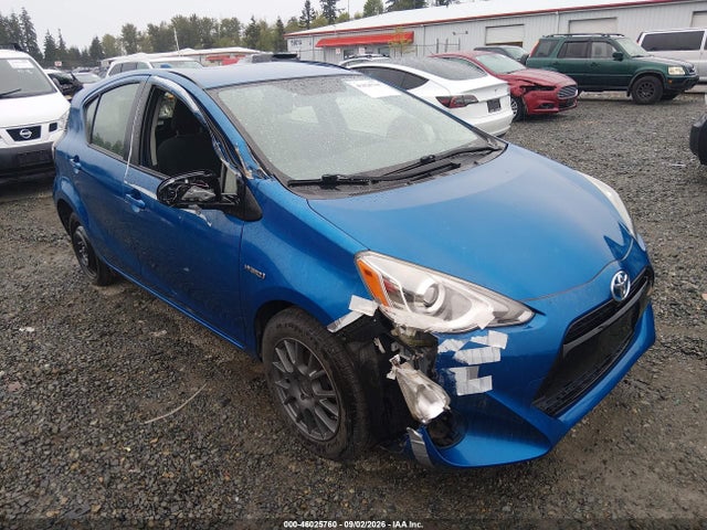 46025760 :رقم المزاد ، JTDKDTB33F1088289 vin ، 2015 Toyota Prius C Three مزاد بيع