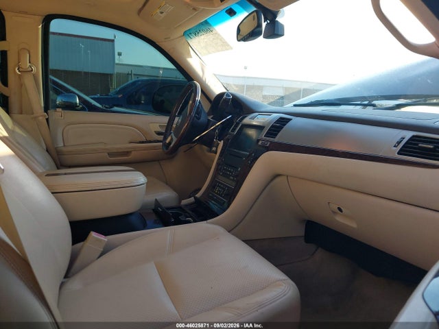 46025871 :رقم المزاد ، 1GYFK63878R124860 vin ، 2008 Cadillac Escalade Standard مزاد بيع