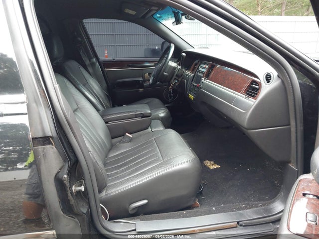 46026087 :رقم المزاد ، 1L1FM88W66Y650190 vin ، 2006 Lincoln Town Car Executive مزاد بيع