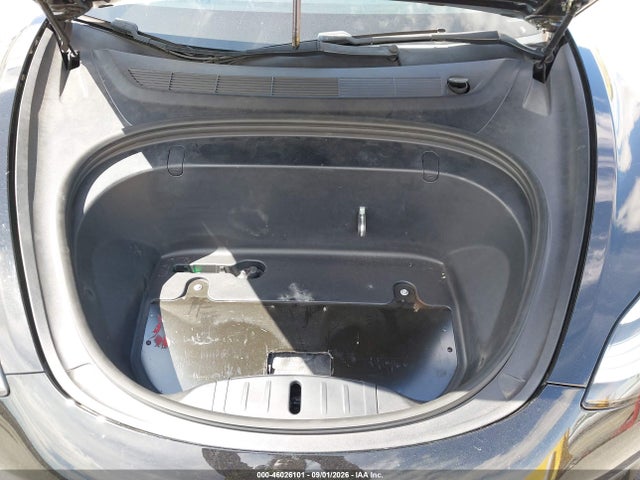 46026101 :رقم المزاد ، 5YJ3E1EA4JF109084 vin ، 2018 Tesla Model 3 Long Range/mid Range مزاد بيع