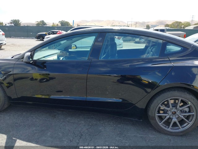 46026101 :رقم المزاد ، 5YJ3E1EA4JF109084 vin ، 2018 Tesla Model 3 Long Range/mid Range مزاد بيع
