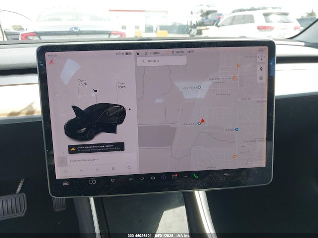 46026101 :رقم المزاد ، 5YJ3E1EA4JF109084 vin ، 2018 Tesla Model 3 Long Range/mid Range مزاد بيع