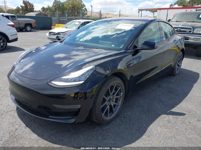46026101 :رقم المزاد ، 5YJ3E1EA4JF109084 vin ، 2018 Tesla Model 3 Long Range/mid Range مزاد بيع