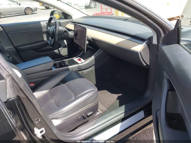 46026101 :رقم المزاد ، 5YJ3E1EA4JF109084 vin ، 2018 Tesla Model 3 Long Range/mid Range مزاد بيع