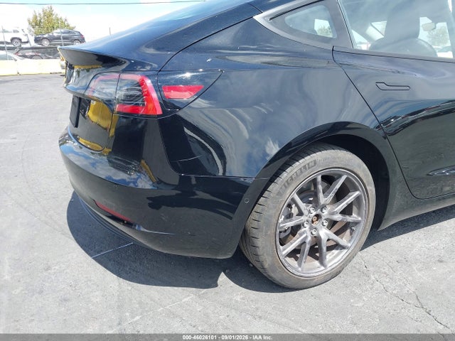 46026101 :رقم المزاد ، 5YJ3E1EA4JF109084 vin ، 2018 Tesla Model 3 Long Range/mid Range مزاد بيع
