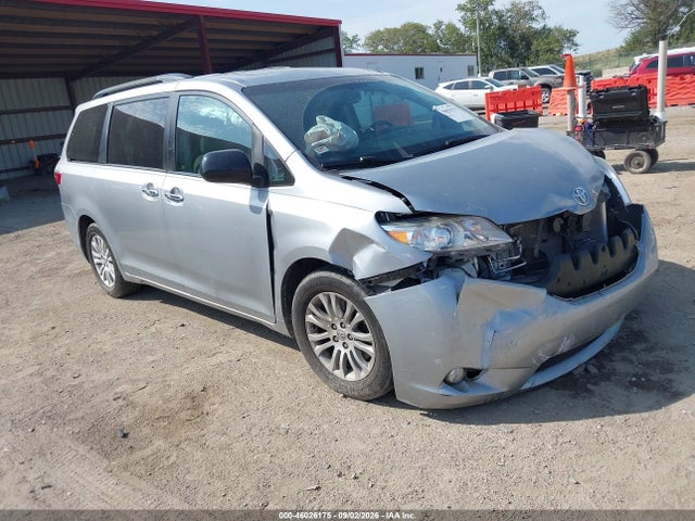 2016 Toyota Sienna Xle Premium 8 Passenger მანქანა იყიდება აუქციონზე, vin: 5TDYK3DC7GS744799, აუქციონის ნომერი: 46026175