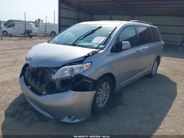 46026175 :رقم المزاد ، 5TDYK3DC7GS744799 vin ، 2016 Toyota Sienna Xle Premium 8 Passenger مزاد بيع
