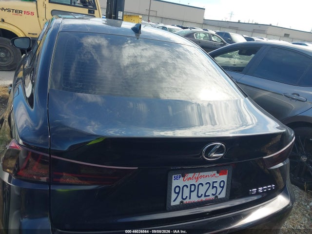 46026564 :رقم المزاد ، JTHBA1D26G5001656 vin ، 2016 Lexus Is 200t مزاد بيع