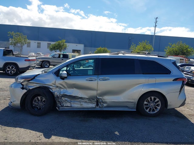 Toyota SIENNA XLE 2021 5TDJRKEC2MS003106 Image 14