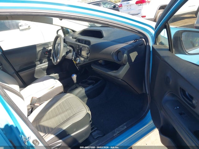 JTDKDTB33G1119204 Toyota Prius C One