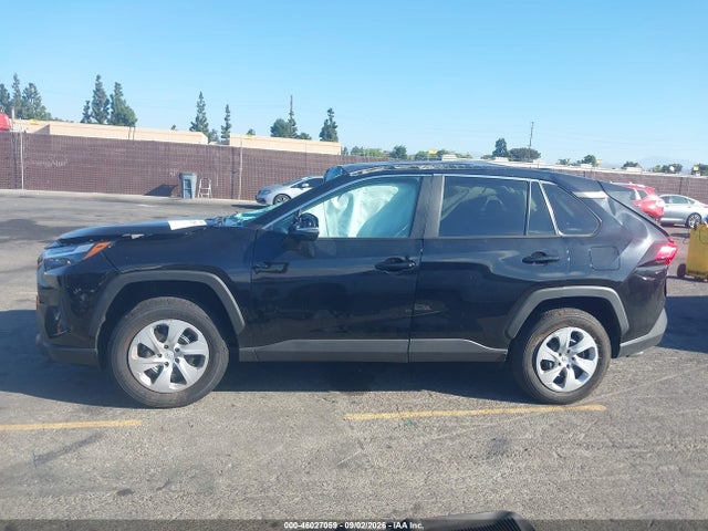 2T3K1RFV5SW439626 Toyota RAV4 LE