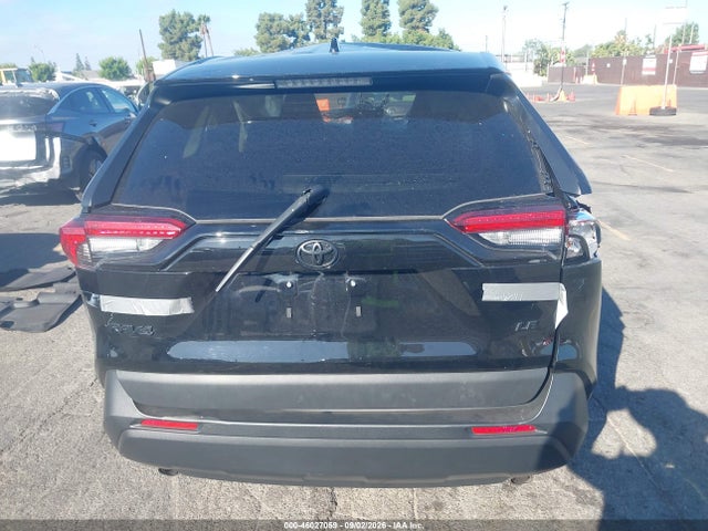 2T3K1RFV5SW439626 Toyota RAV4 LE