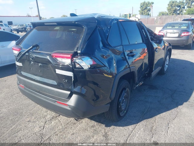2T3K1RFV5SW439626 Toyota RAV4 LE