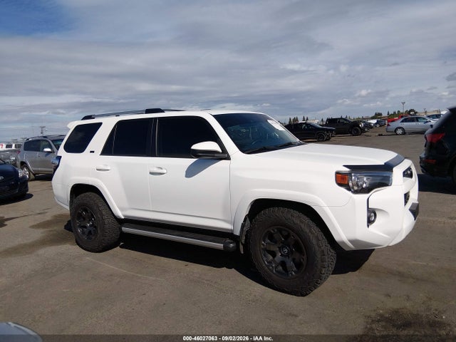 Toyota 4RUNNER SR5 2022 JTEEU5JR8N5269972 Image 13