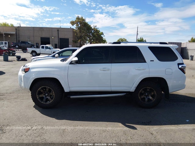 Toyota 4RUNNER SR5 2022 JTEEU5JR8N5269972 Image 14