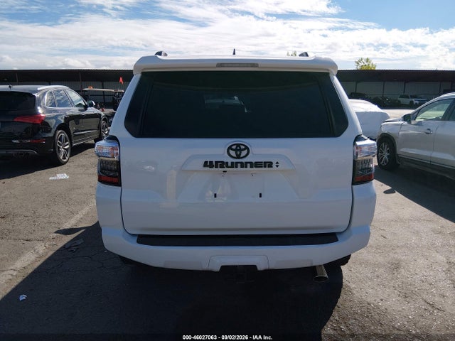 Toyota 4RUNNER SR5 2022 JTEEU5JR8N5269972 Image 16