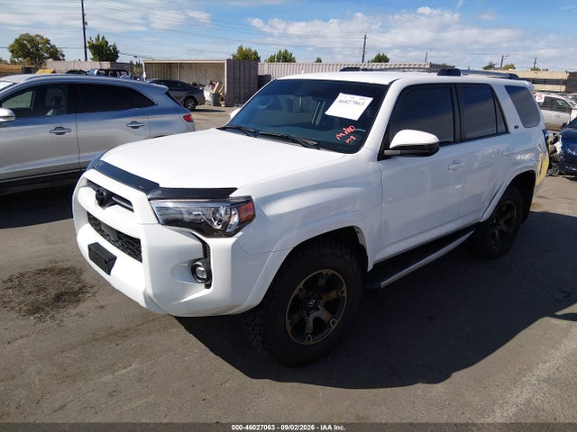 Toyota 4RUNNER SR5 2022 JTEEU5JR8N5269972 Image 2