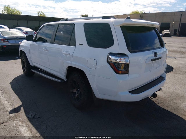 Toyota 4RUNNER SR5 2022 JTEEU5JR8N5269972 Image 3