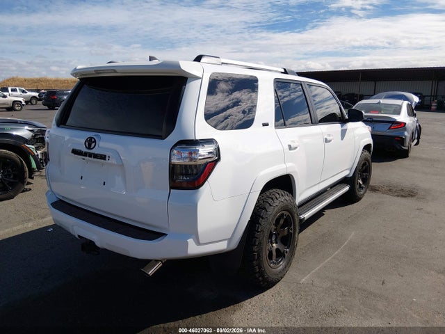 Toyota 4RUNNER SR5 2022 JTEEU5JR8N5269972 Image 4