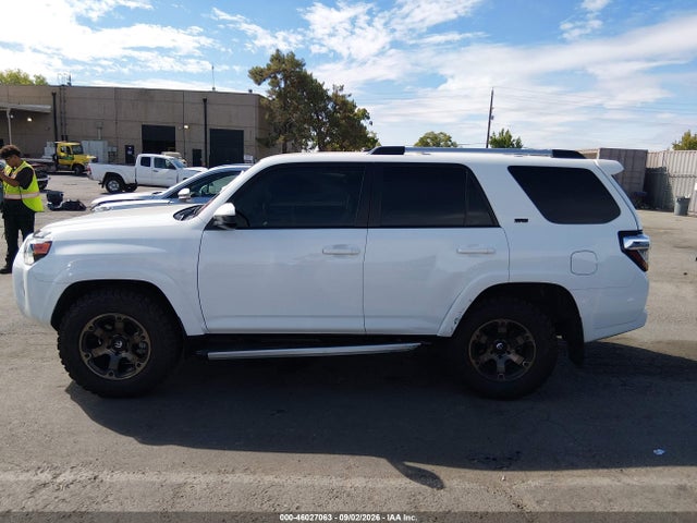 Toyota 4RUNNER SR5 2022 JTEEU5JR8N5269972 Image 6